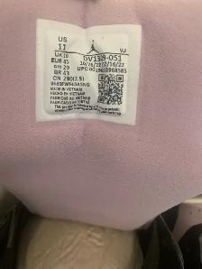 Nike Air Jordan 1 Low SE - Photo 4