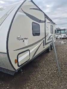 travel trailer - Photo 3