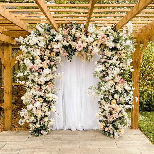 Toronto Wedding Flowers | Bouquets, Arches & Backdrops | GTA
