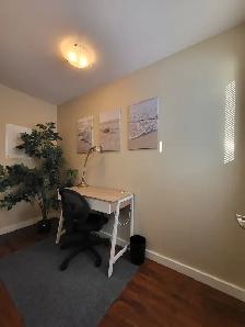Fully Furnished 2 Bed   Den, 2 Bath townhouse - Photo 5