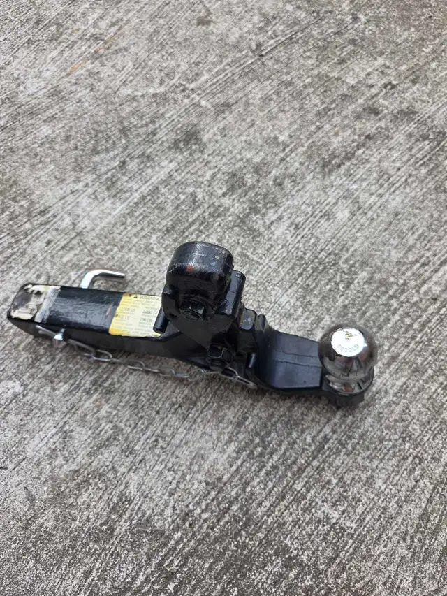 '2-inch Receiver Combination Pintle Hook & Hitch Ball'.