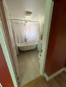 Charming Stone Character Home for Rent — Oakville | Short-Term - Photo 11