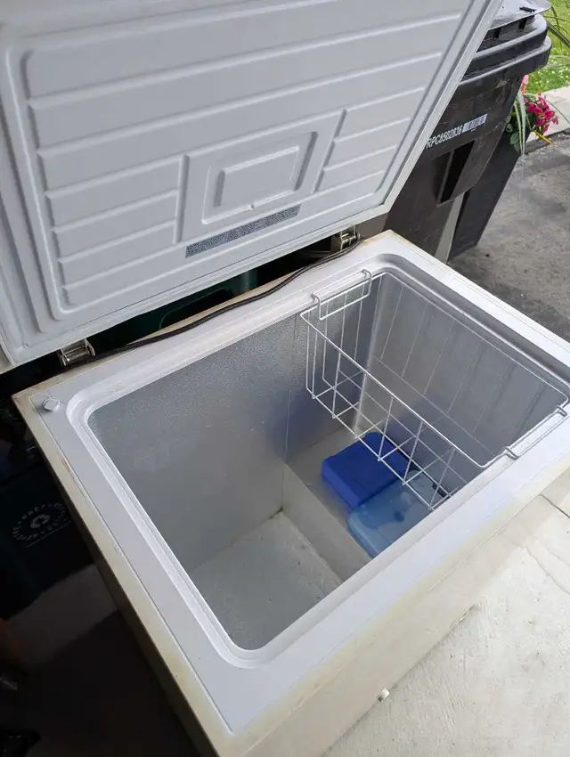Frigidaire chest freezer