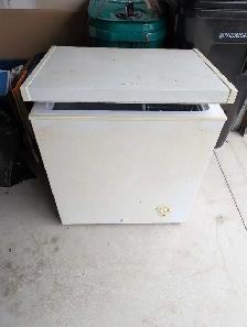Frigidaire chest freezer - Photo 2