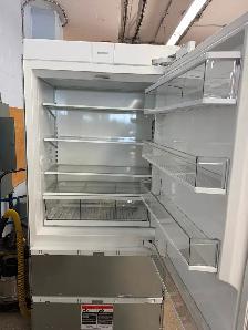 New SubZero 36' Fridge and freezer IT- -36CIID - RH - Photo 2