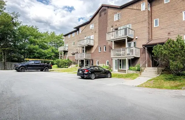26-067 Lovely 2-level condo in Sherwood Heights