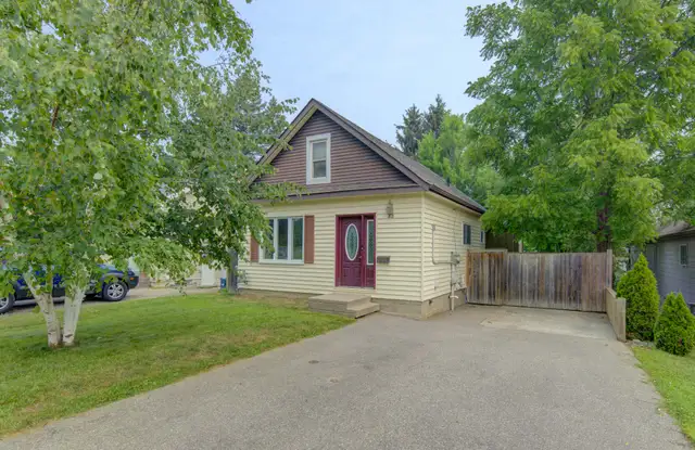 32 Lang Cres. - 3 Bedroom  Detached House