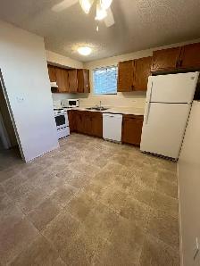 Room-Near UofA-Utilities Included-Private Bath/Living Room/Entry - Photo 2