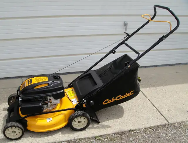 CUB CADET READ BAG GAS LAWNMOWER