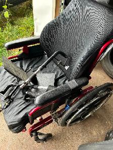 Recliner wheelchair new condition - Photo 2