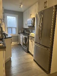 Gorgeous 2 Bed 1 1/2 Bath Upstairs Apartment - 13 Castle View - Photo 8