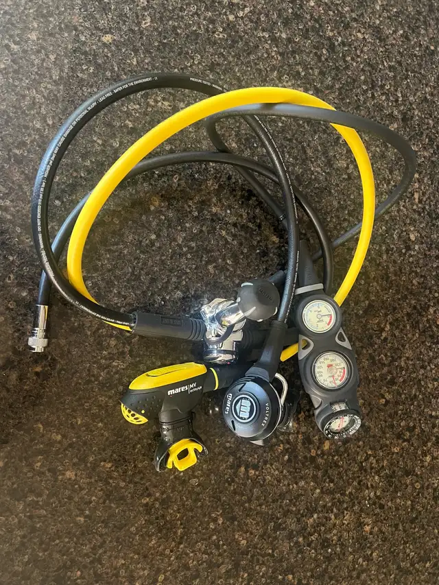 Mares regulator, octopus, gauges