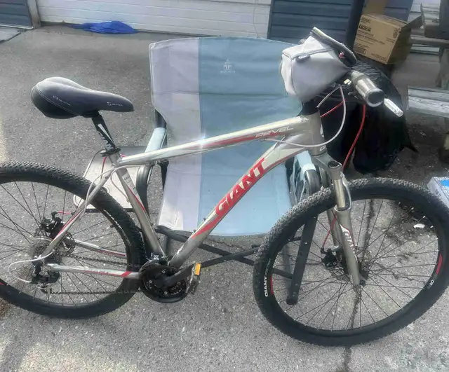 29" men’s Giant Revel Mountain Bike