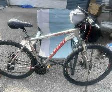 29" men’s Giant Revel Mountain Bike