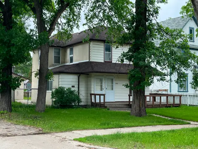 2 bedroom main in duplex in St. Boniface