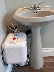 Carleton Place Office /commercial space with sink for lease - Photo 3