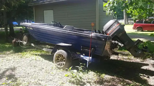 Chaloupe 14 pieds avec moteur 50 hp et trailer