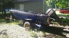 Chaloupe 14 pieds avec moteur 50 hp et trailer