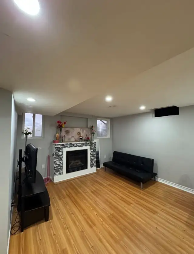 FULLY FURNISHED LEGAL BASEMENT