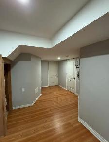FULLY FURNISHED LEGAL BASEMENT - Photo 2