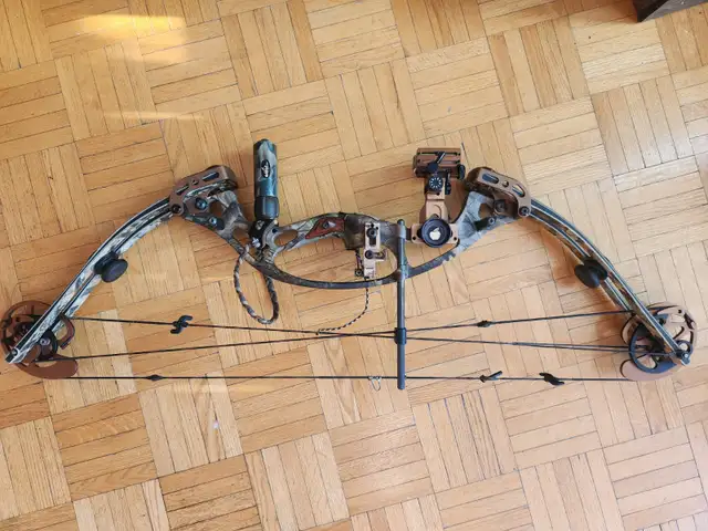 HOYT Razortec LEFT HAND