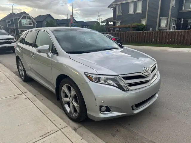 2015 Venza V6 AWD / Leather / Sunroof