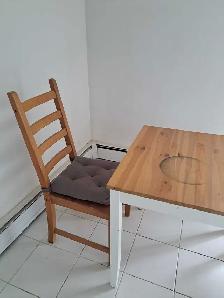 Kitchen table & 2 chairs