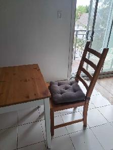 Kitchen table & 2 chairs - Photo 2