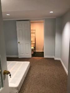 Well maintained 2 bed room Walkout basement apartment - Photo 5
