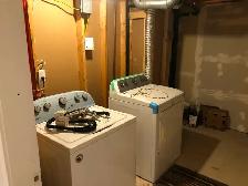 Well maintained 2 bed room Walkout basement apartment - Photo 8