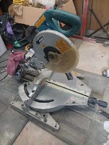 Makita LS1013 compound miter saw