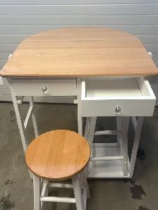 Table with stools - Photo 2