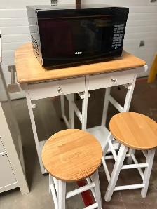 Table with stools - Photo 5