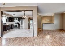Large Main Floor with 2 Bedrooms in Huntington Hills - Photo 3
