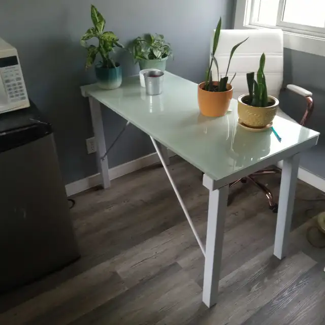 desk and chair for sale