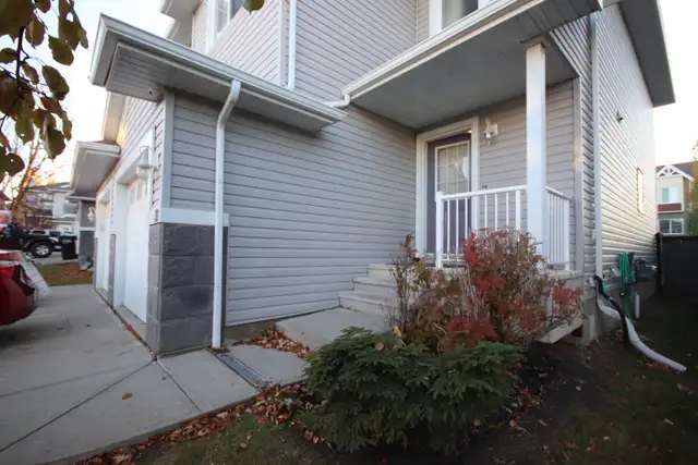 Beautiful Magrath Community Duplex for rent. $1900/m