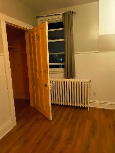 Bright, Clean And Spacious  Bedroom with a Den - Photo 7