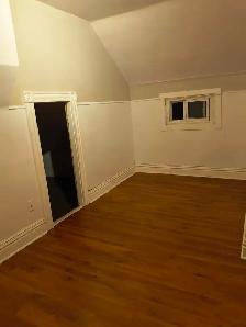 Bright, Clean And Spacious  Bedroom with a Den - Photo 10