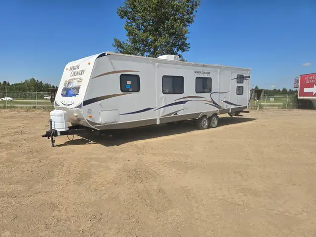 2010 North Country 321BHDD 34 Ft T/A Travel Trailer Lakeside