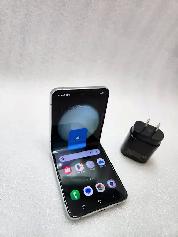 Samsung Galaxy Zflip5 256gb 3 Months Warranty - Photo 3