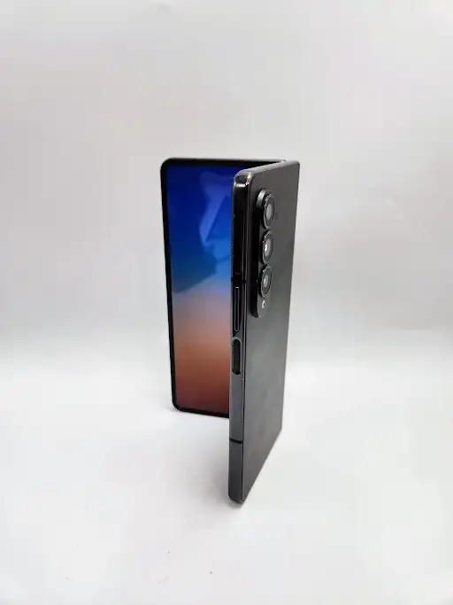 Samsung Galaxy ZFOLD4 256gb 3 Months Waranty