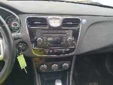 2012 Chrysler 200 - Photo 18
