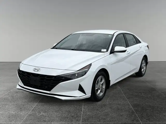 2022 Hyundai Elantra Essential / FWD