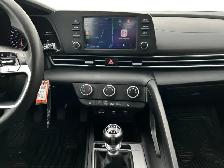 2022 Hyundai Elantra Essential / FWD - Photo 15