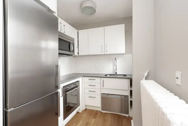 Renovated studio, Church and Wellesley - ID 2274