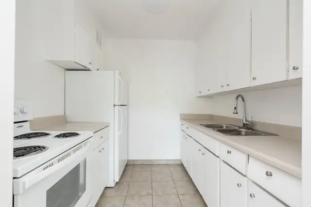 renovated one bedroom, Oriole and Oxton - ID 481