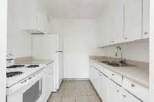 renovated one bedroom, Oriole and Oxton - ID 481
