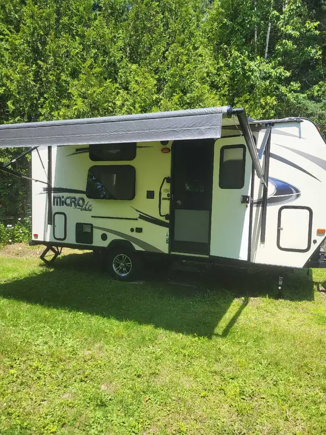 FOREST RIVER CAMPER