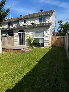 Upgraded Townhome for Rent 1700sq ft - Photo 9