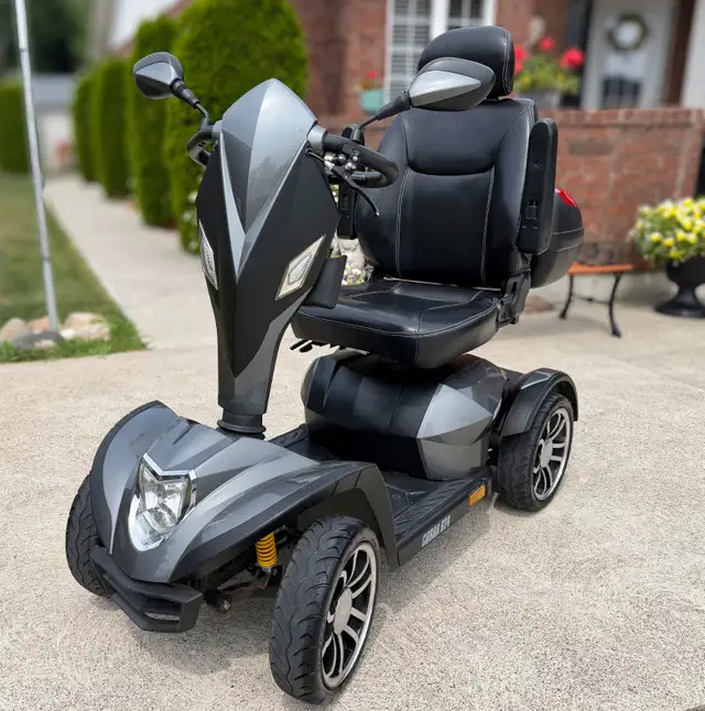 Cobra GT4 Electric Mobility Scooter - Excellent Condition - New